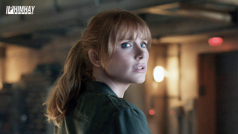 Bryce Dallas Howard trong vai Claire Dearing